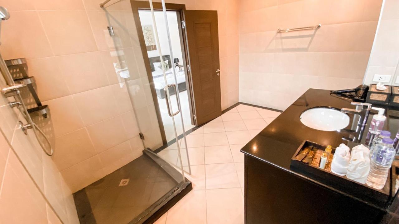 Hidden Palm Pool Villas Pattaya Exterior photo