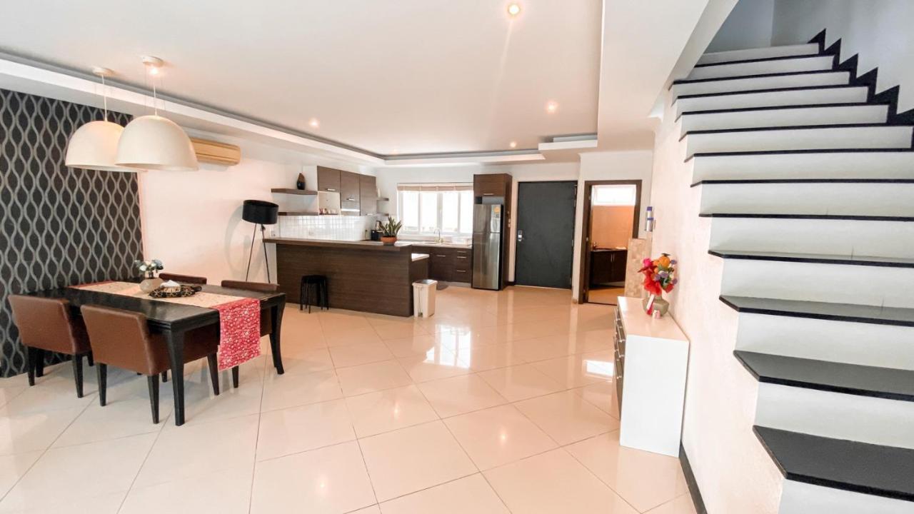 Hidden Palm Pool Villas Pattaya Exterior photo