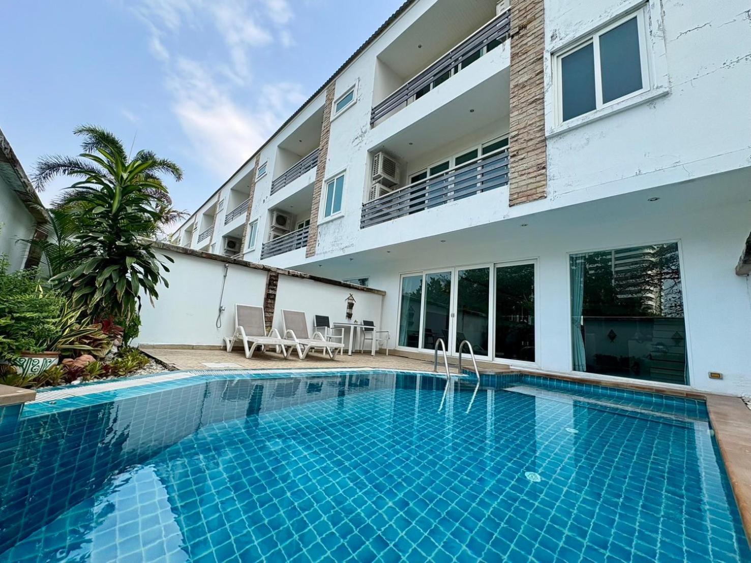 Hidden Palm Pool Villas Pattaya Exterior photo