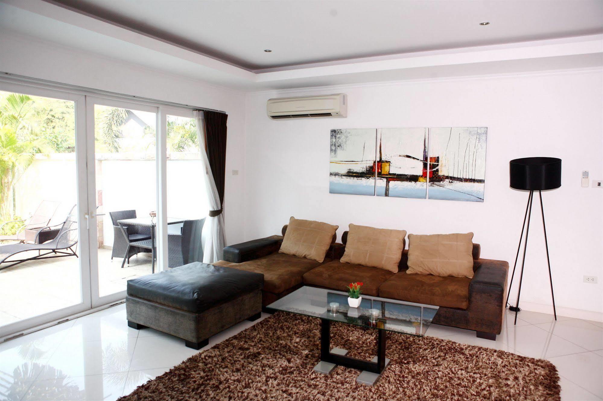 Hidden Palm Pool Villas Pattaya Exterior photo