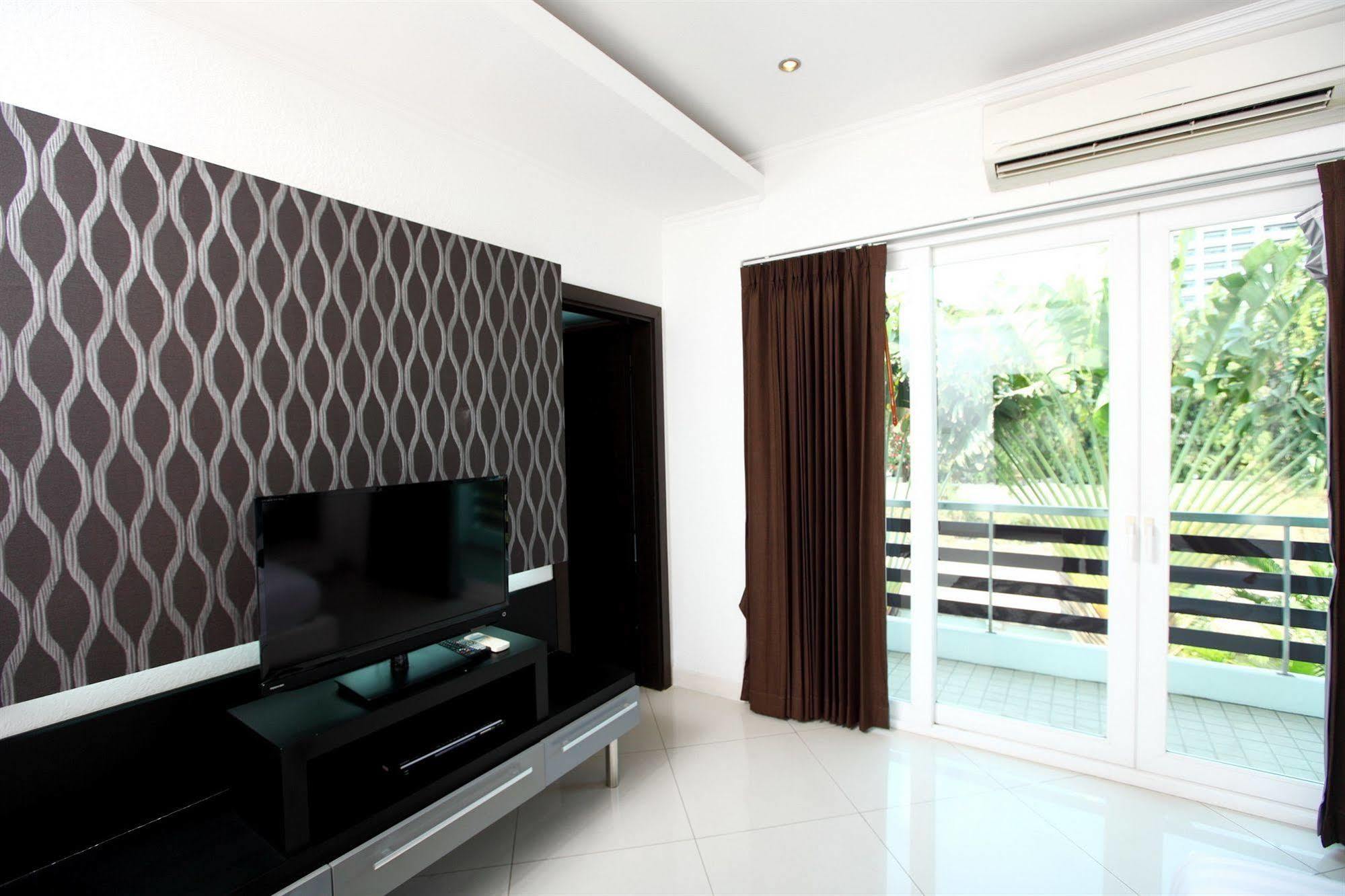 Hidden Palm Pool Villas Pattaya Exterior photo