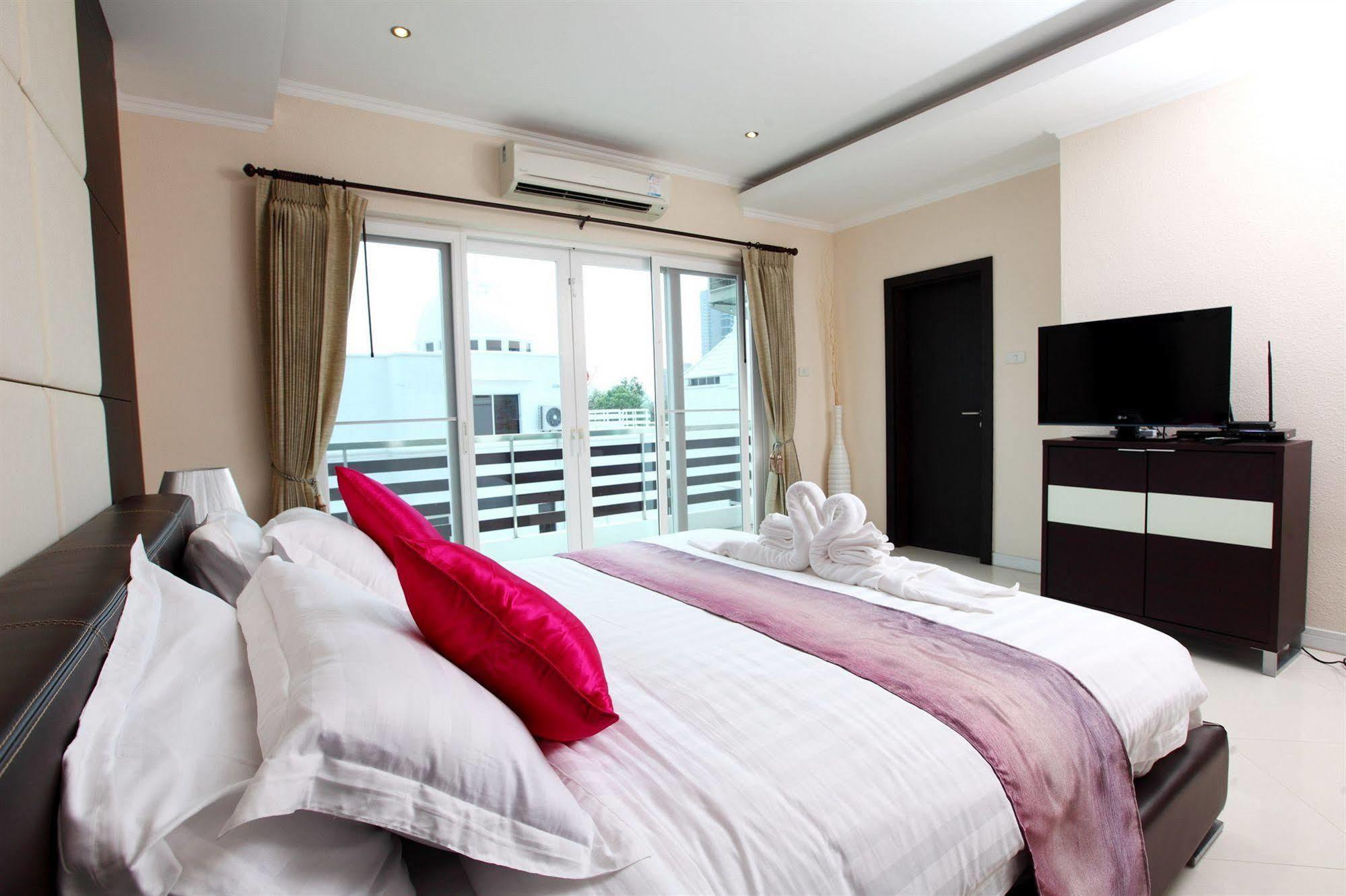 Hidden Palm Pool Villas Pattaya Exterior photo